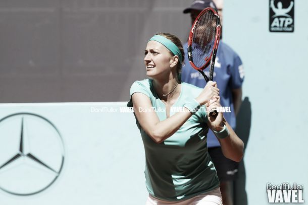 Kvitova sufre para avanzar en Roland Garros