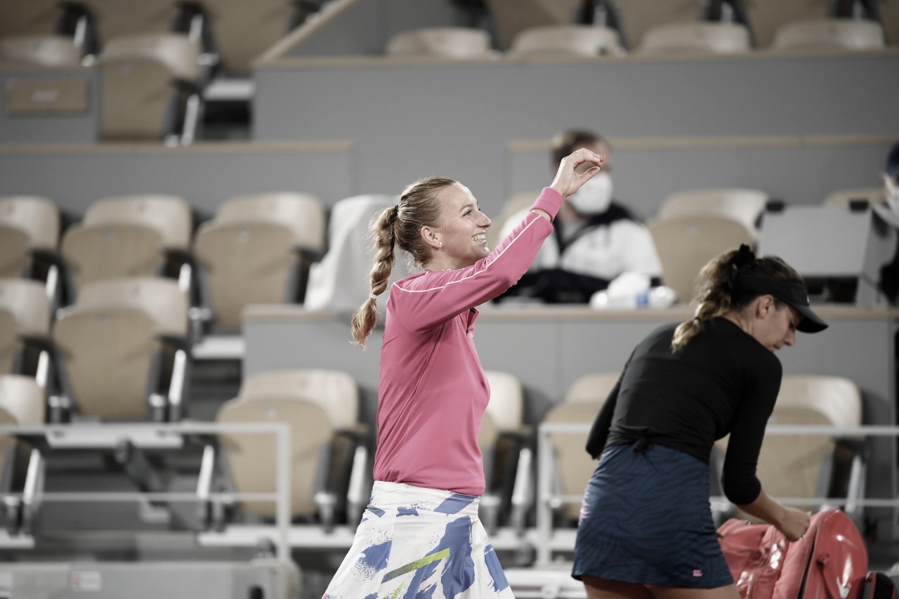 Kvitova confirma favoritismo e estreia com vitória sobre Dodin no Aberto da França Kvitova confirma favoritismo e estreia com vitória sobre Dodin no Aberto da França