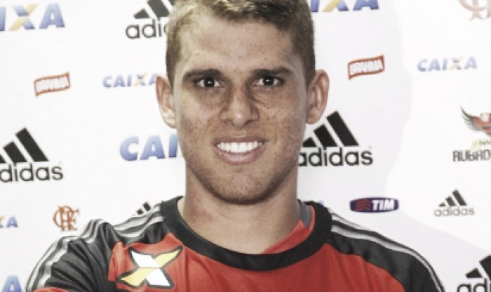 Volante Cuellar faz primeiro treino com bola e é apresentado no Flamengo