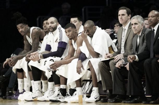 Los Lakers, quinta temporada con 50 derrotas