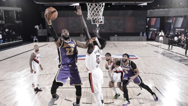 Em noite de LeBron
James, Lakers vencem mais uma contra os Blazers e viram série