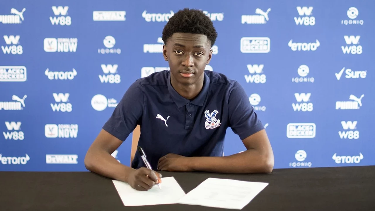 Jesurun Rak-Sakyi pens professional deal at Crystal Palace