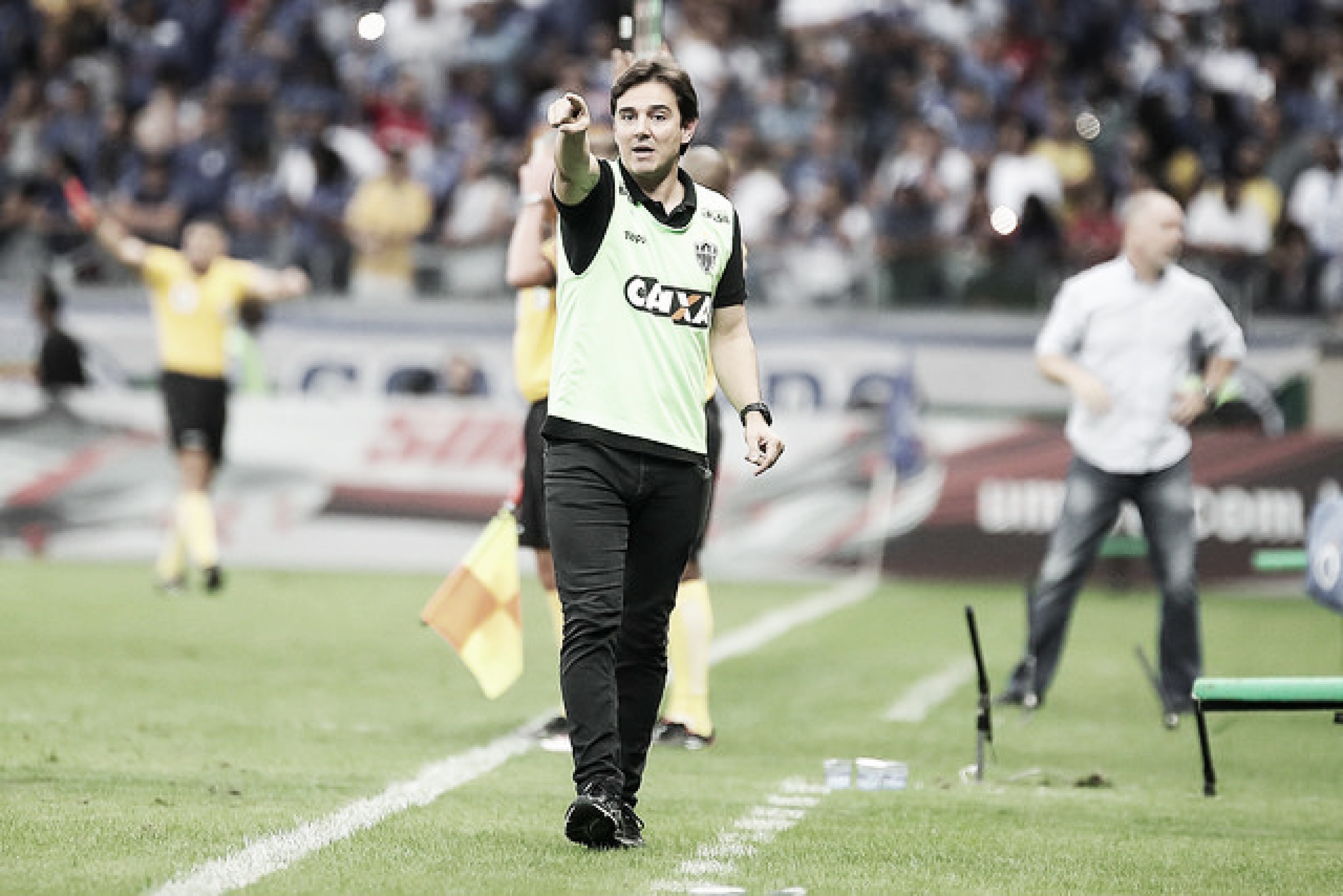 Thiago Larghi lamenta empate do Atlético-MG diante do Cruzeiro: "Ficamos abaixo do padrão" Thiago Larghi lamenta empate do Atlético-MG diante do Cruzeiro: "Ficamos abaixo do padrão"
