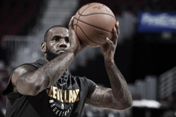 NBA, LeBron James in dubbio per l'opening night