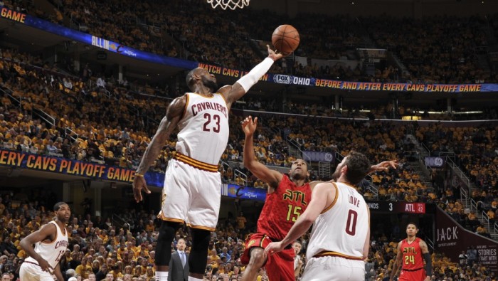 NBA - Cleveland inarrestabile, LeBron avanti a suon di 'cappotti' e triple