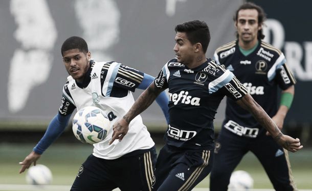 Recuperado de lesão no pé esquerdo, Leandro espera reviver boa fase no Palmeiras