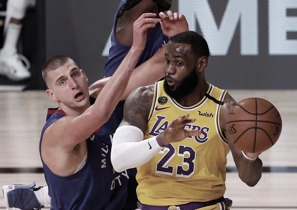 Los Lakers imponen su veteranía en el primer partido Los Lakers imponen su veteranía en el primer partido