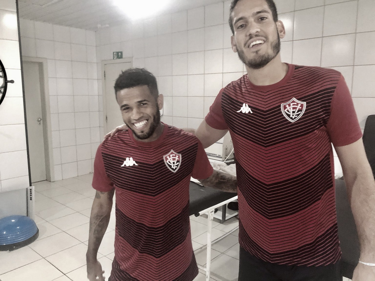 Lateral-direito Léo acerta retorno ao Vitória para sequência da temporada Lateral-direito Léo acerta retorno ao Vitória para sequência da temporada