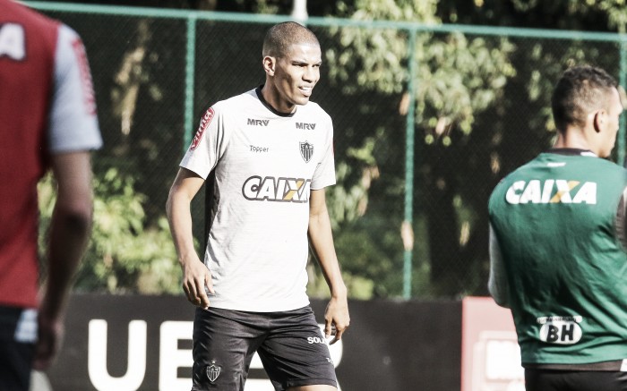 Leo Silva retorna, e Oswaldo divulga relacionados do Atlético-MG para jogo contra Cruzeiro