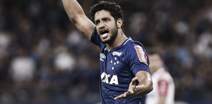 Léo descarta favoristismo do Cruzeiro contra o Corinthians "Serão dois jogos disputadíssimos"