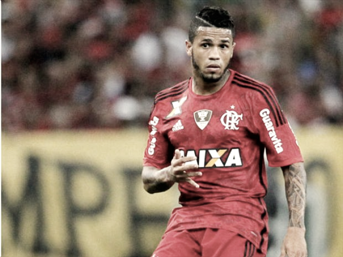 Fluminense encaminha contratação de lateral-direito Léo, ex-Flamengo