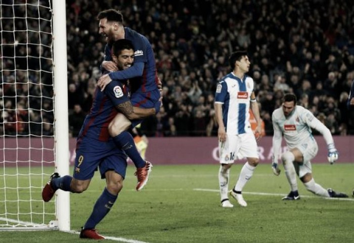 Messi e Suárez decidem, Barça goleia Espanyol no dérbi catalão e encerra ano a três pontos do Real