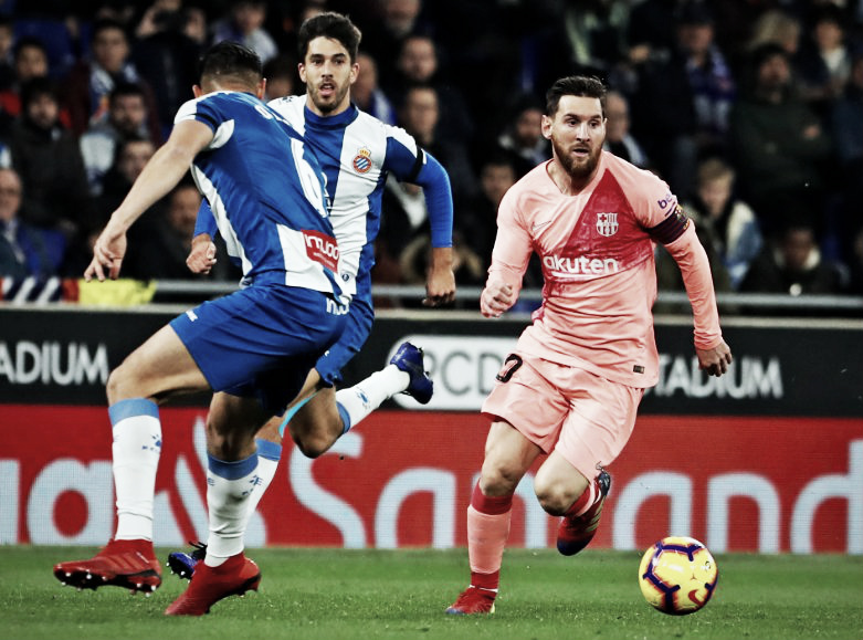 Messi arrasa al Espanyol para poner al Barça más líder