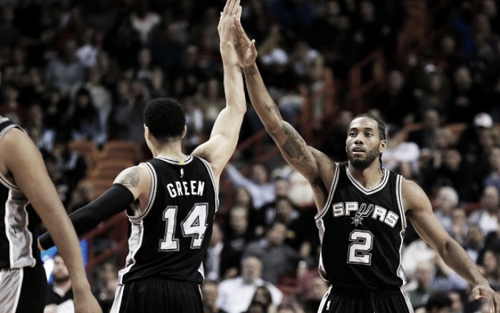 NBA - Leonard trascina e gli Spurs espugnano Phila, i Jazz umiliano i Pelicans