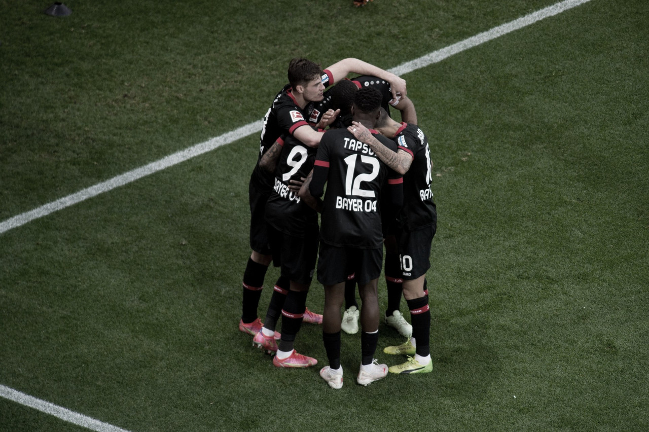 Bayer Leverkusen vence  Frankfurt e permanece na briga por vaga na Europa League