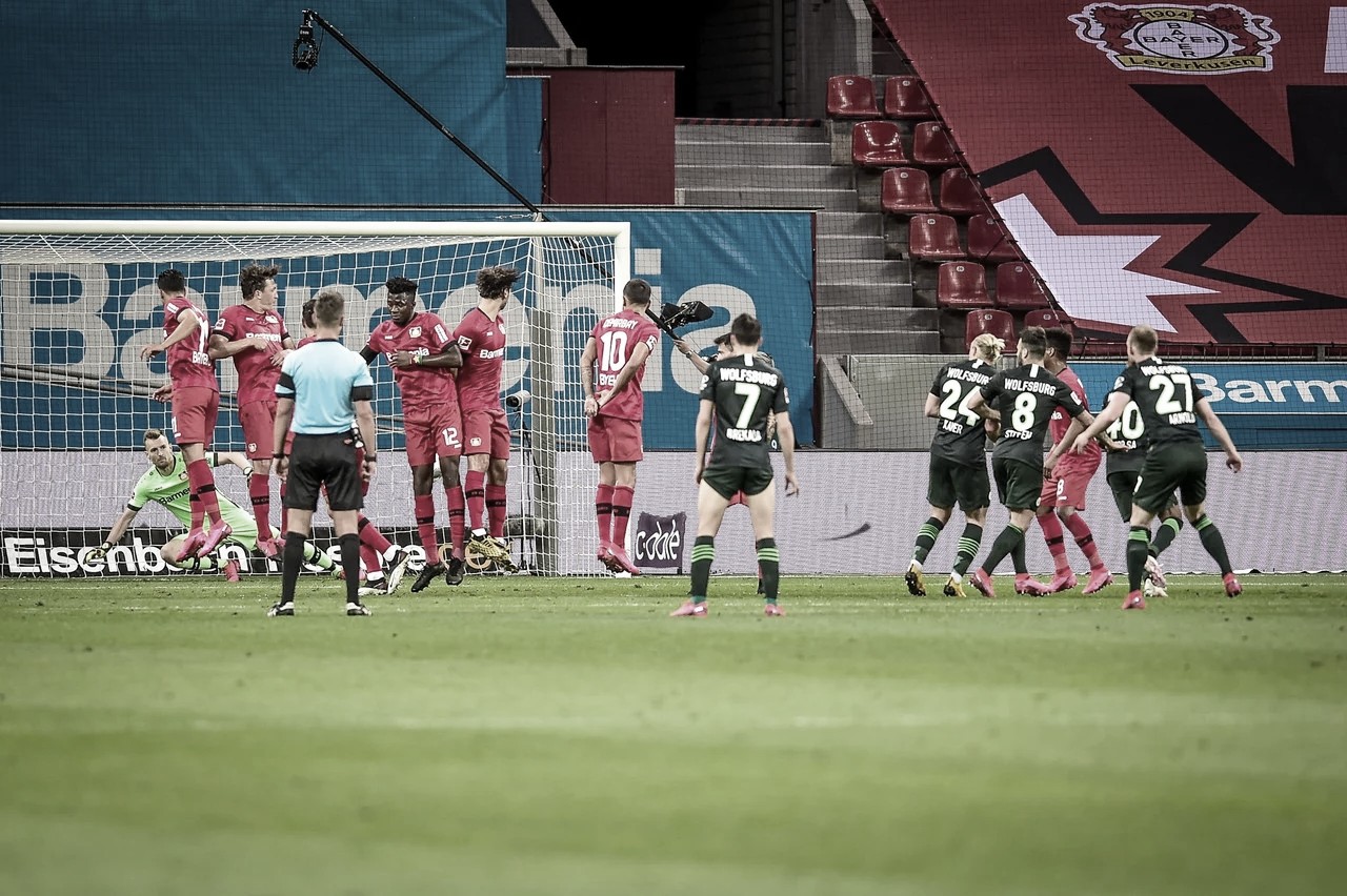 Avassalador no segundo tempo, Wolfsburg surpreende e goleia Bayer Leverkusen fora de casa