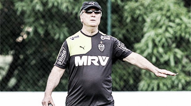 Levir Culpi destaca necessidade de contratações no Atlético-MG: "Vou buscar no aeroporto"