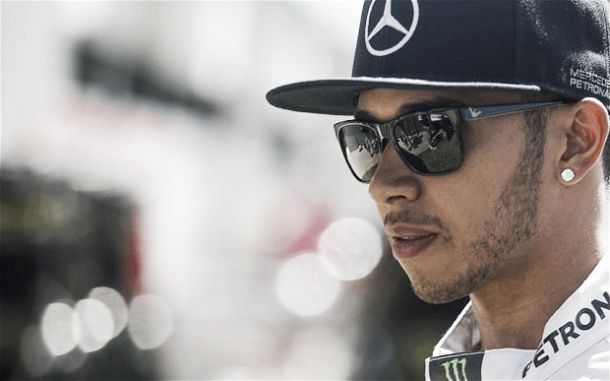 Lewis Hamilton renova contrato com Mercedes até 2018