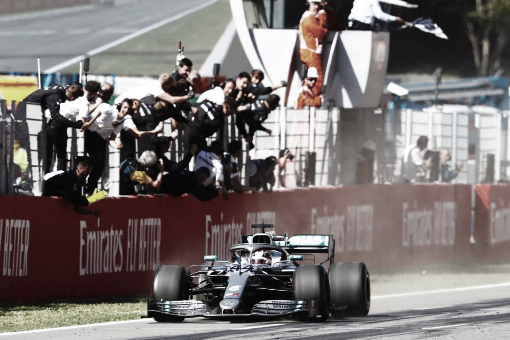 Hamilton e Bottas enaltecem conquista da equipe depois de mais uma dobradinha da Mercedes 