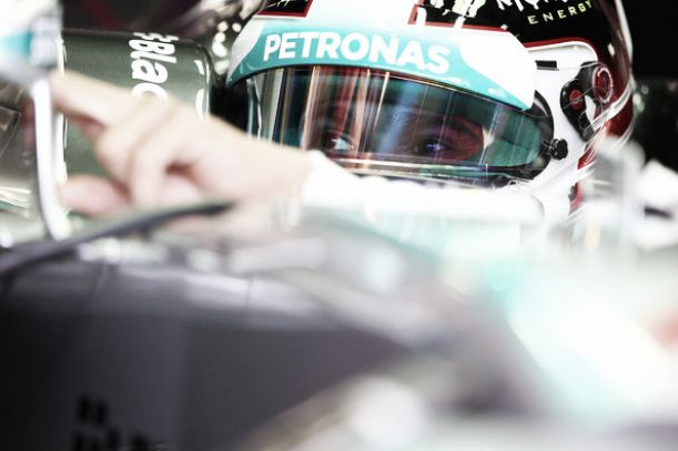 Lewis Hamilton comienza dilatando el gobierno de Mercedes en Monza