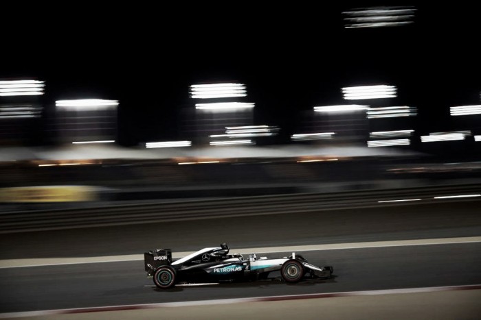 Lewis Hamilton conquista pole do GP do Bahrein no último momento