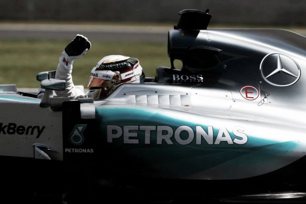 Hamilton se recupera de largada ruim e vence o GP da Inglaterra