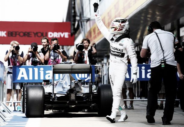 Hamilton dominates Hungarian qualifying