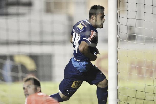 Cruzeiro vence Ponte Preta no fim e se afasta da zona de rebaixamento