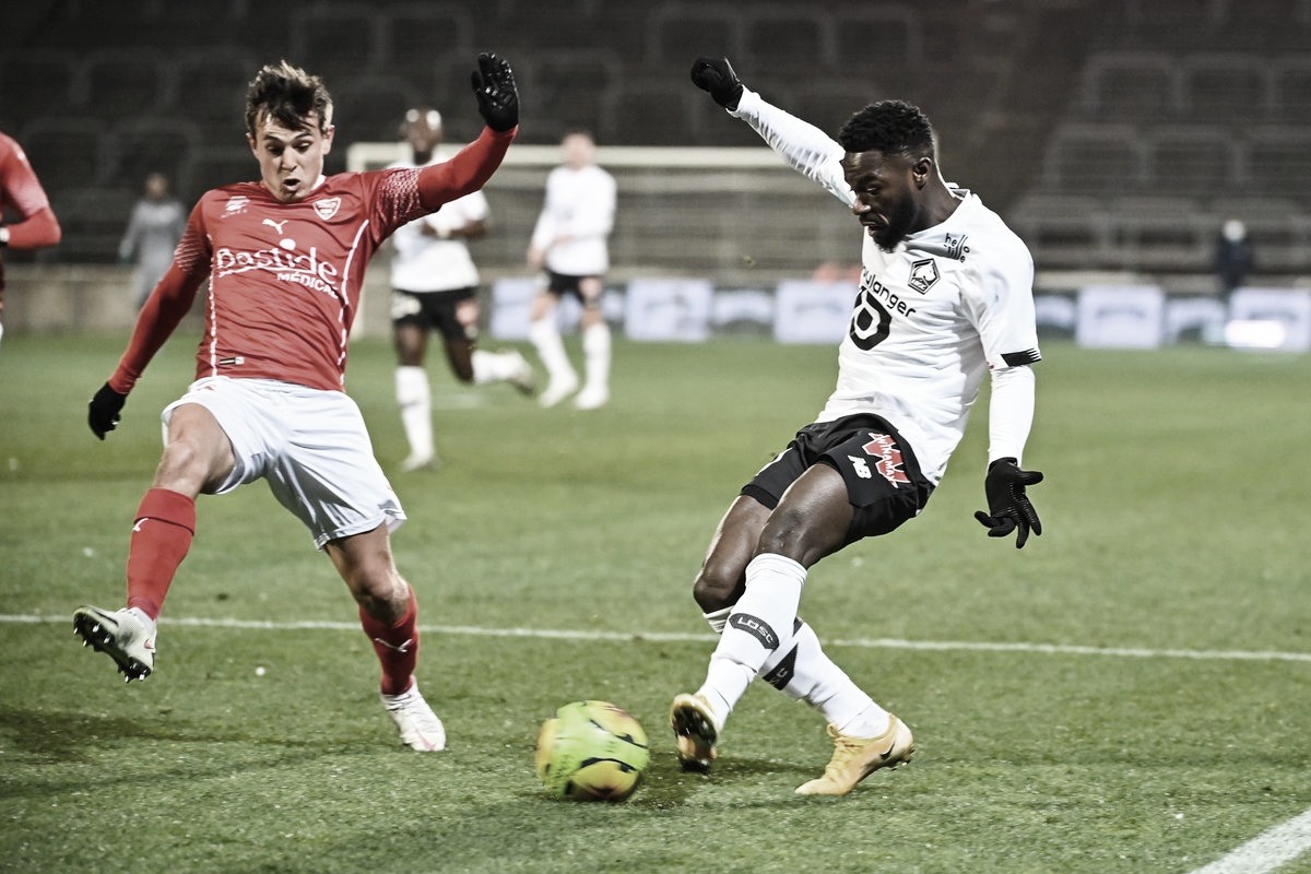 Com gol de Yilmaz, Lille supera Nimes em jogo fraco pela Ligue 1 Com gol de Yilmaz, Lille supera Nimes em jogo fraco pela Ligue 1