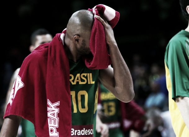 Brasil joga mal, perde para Sérvia e está eliminado da Copa do Mundo de basquete