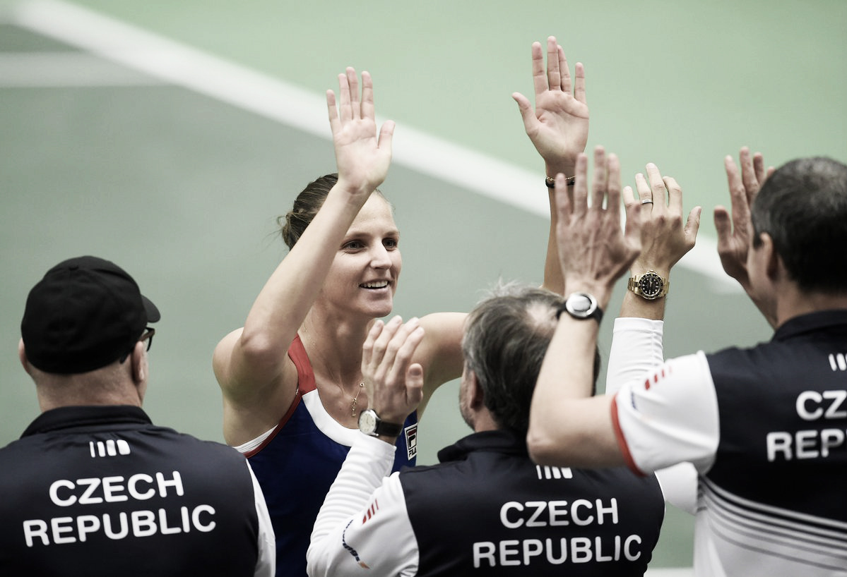 Pliskova e Halep confirmam favoritismo e deixam Rep. Tcheca e Romênia empatadas na Fed Cup Pliskova e Halep confirmam favoritismo e deixam Rep. Tcheca e Romênia empatadas na Fed Cup
