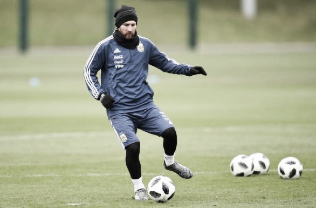 Desfalque contra Itália, Messi é confirmado por Sampaoli para enfrentar Espanha Desfalque contra Itália, Messi é confirmado por Sampaoli para enfrentar Espanha