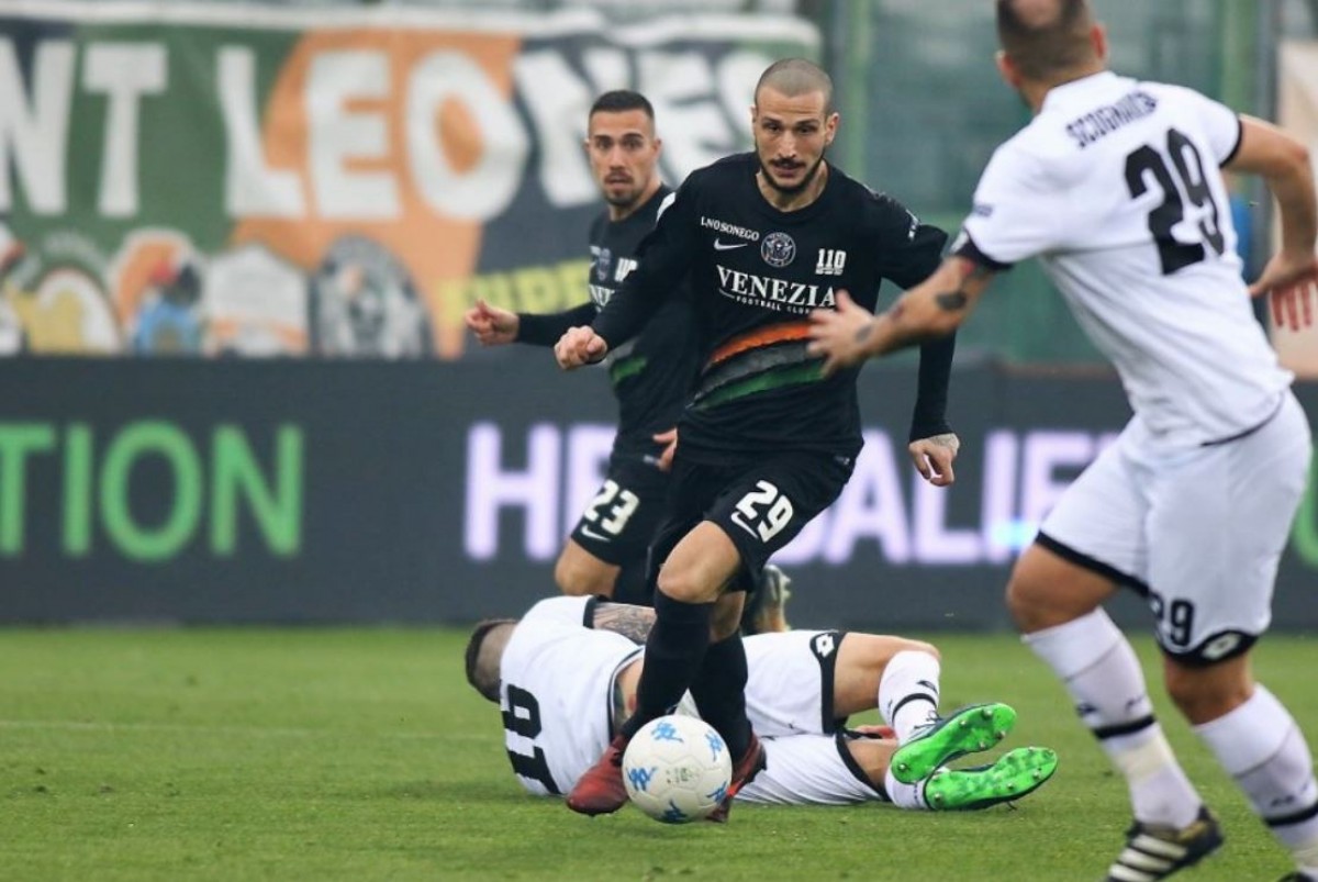 Serie B: il Venezia domina e dilaga nel finale, l'Avellino è rassegnato dal primo minuto