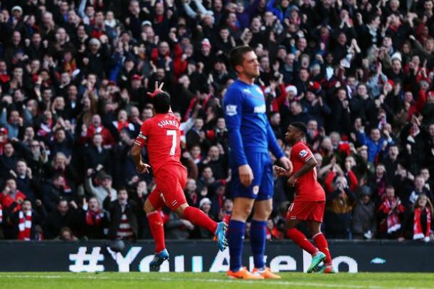 Suárez marca duas vezes e Liverpool vence o Cardiff City em casa