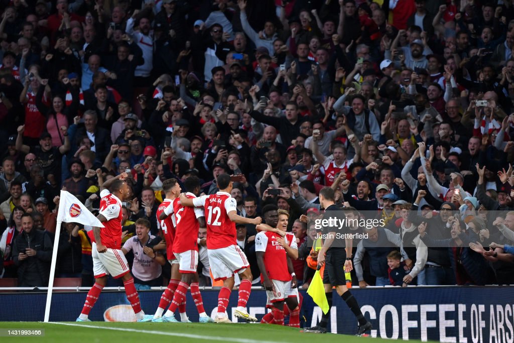 Arsenal 3-2 Liverpool: Saka stars as Gunners go top