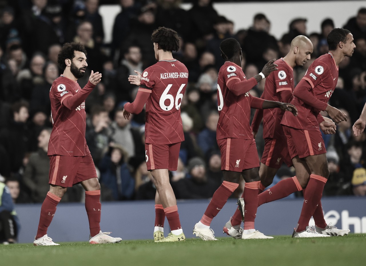Com dois de Salah, Liverpool goleia Everton pela Premier
League