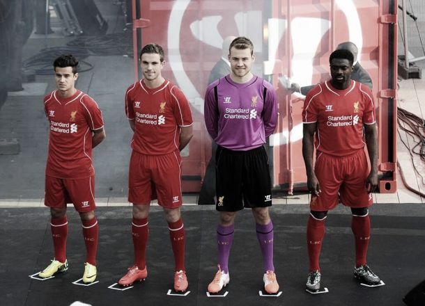Liverpool anuncia uniforme para a próxima temporada