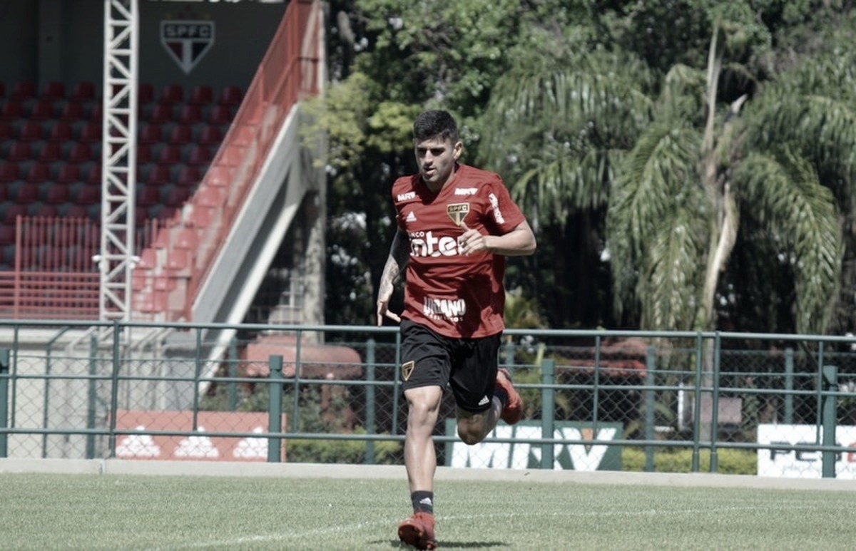 Recuperado de entorse, Liziero
retorna aos treinos no São Paulo