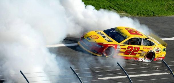 NASCAR Sprint Cup: Joey Logano Dominates At Charlotte
