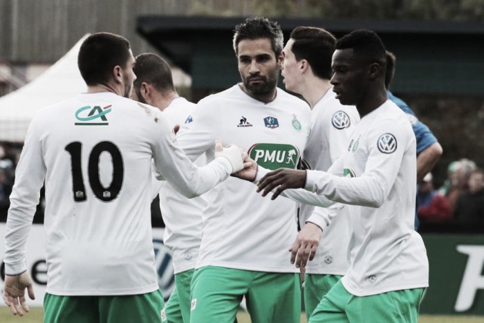 Saint-Etienne's Loic Perrin ruled out for a month