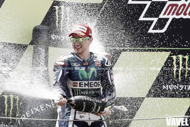 Jorge Lorenzo: "Rossi me llevó al límite en las últimas vueltas"