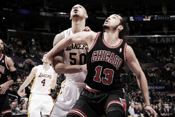 Chicago pone fin a la tendencia positiva de los Lakers en un duelo marcado por las ausencias
