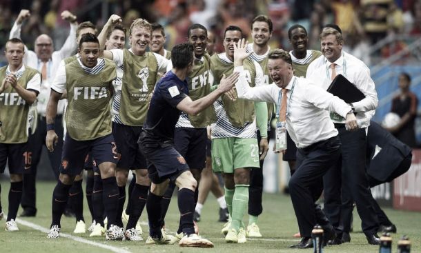 Genialidade de Van Gaal leva Holanda às meias-finais