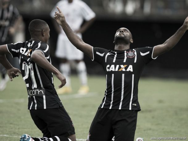 Vágner Love marca primeiro gol e Corinthians chega à quarta vitória seguida ante Bragantino