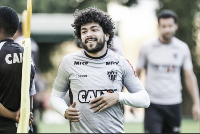 Luan volta a treinar no Atlético-MG e é opção para enfrentar o Bahia