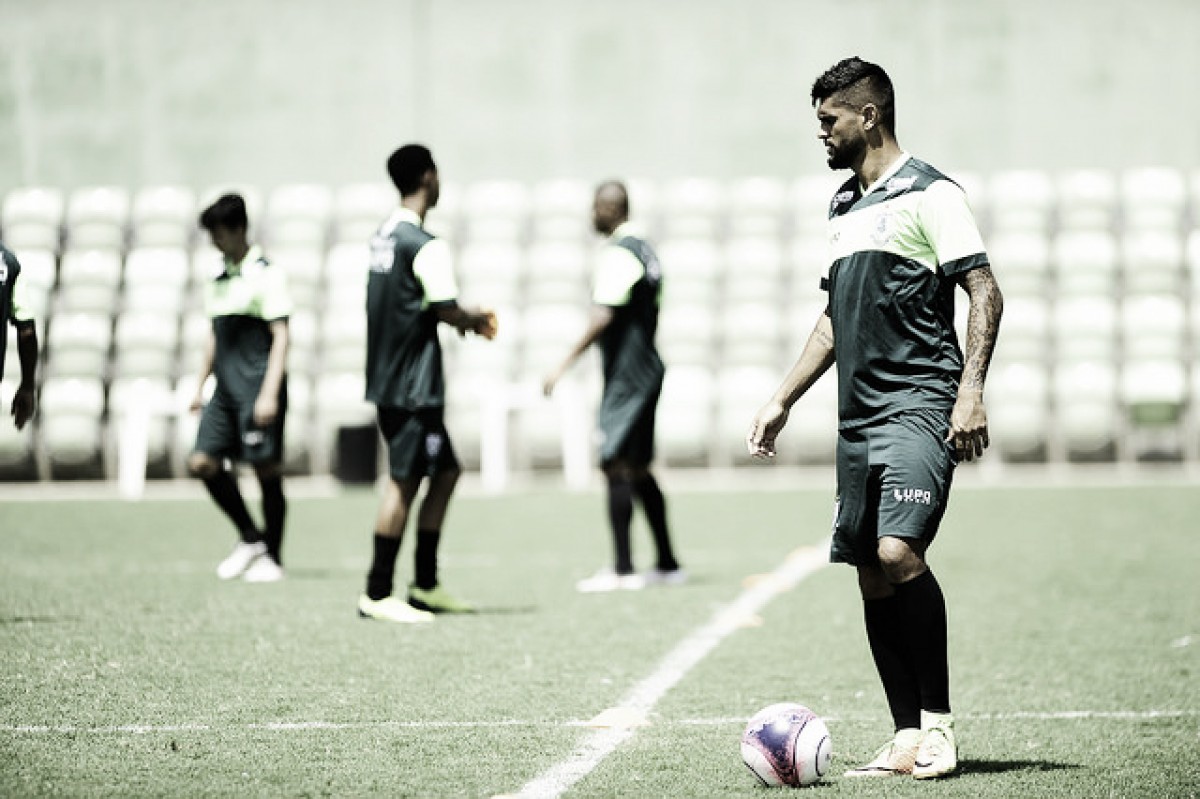 Atacante do América-MG, Luan é punido após confusão em clássico com zagueiro Léo Silva Atacante do América-MG, Luan é punido após confusão em clássico com zagueiro Léo Silva