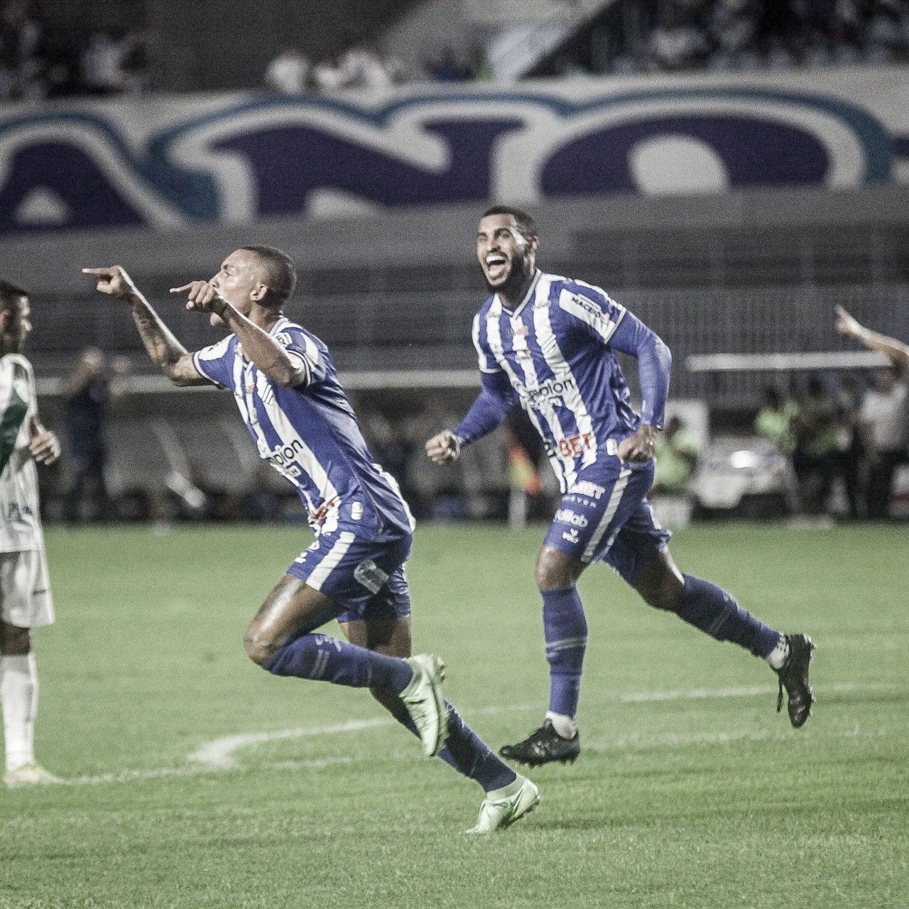 Lucas Barcelos exalta confiança do CSA para duelo contra Cruzeiro