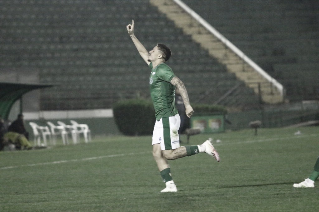Com Guarani ameaçado pelo Z-4, Lucas Crispim prega "pés no chão" para retomar boa fase Com Guarani ameaçado pelo Z-4, Lucas Crispim prega "pés no chão" para retomar boa fase