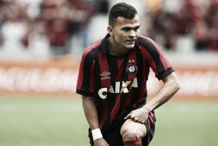 Lucas Fernandes retorna de empréstimo e tem futuro indefinido no Fluminense