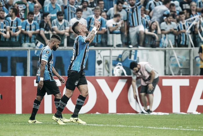 Grêmio vence Botafogo e retorna à semifinal da Libertadores após oito anos